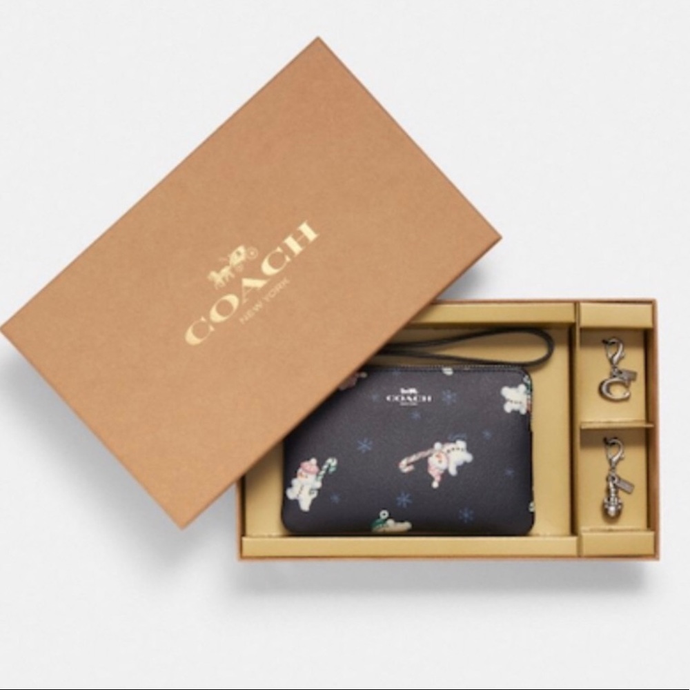 LIMITED EDITION COACH SNOWMAN & CHARMS GIFT SET !